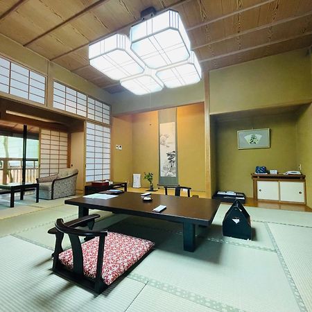 Senjukaku Hotel Яманучи Екстериор снимка