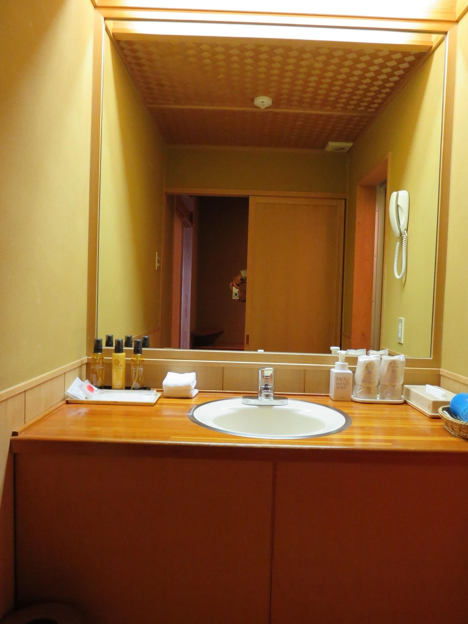 Senjukaku Hotel Яманучи Екстериор снимка
