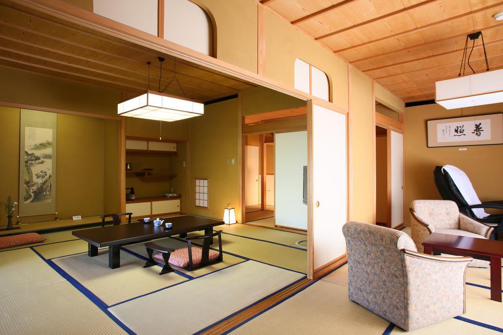 Senjukaku Hotel Яманучи Екстериор снимка