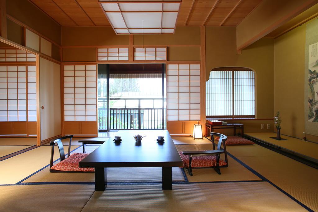 Senjukaku Hotel Яманучи Екстериор снимка