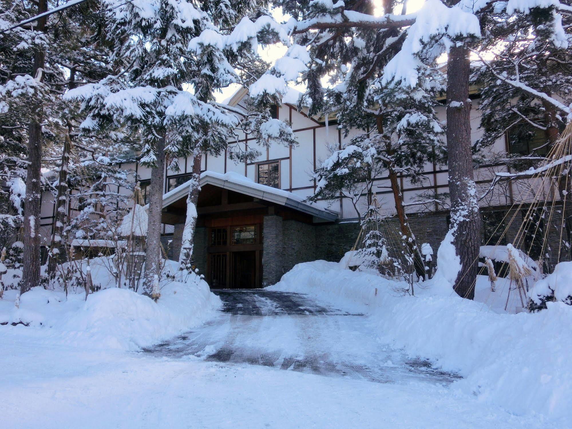 Senjukaku Hotel Яманучи Екстериор снимка