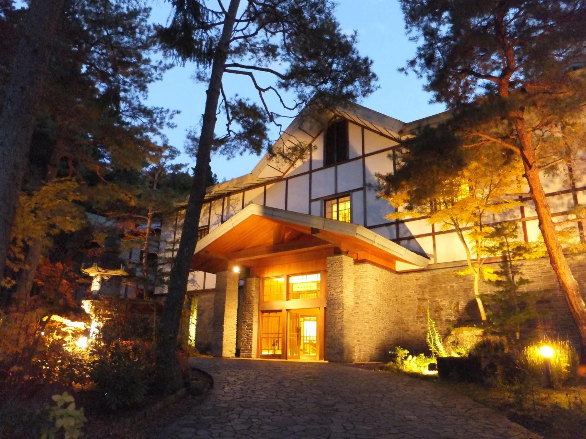 Senjukaku Hotel Яманучи Екстериор снимка