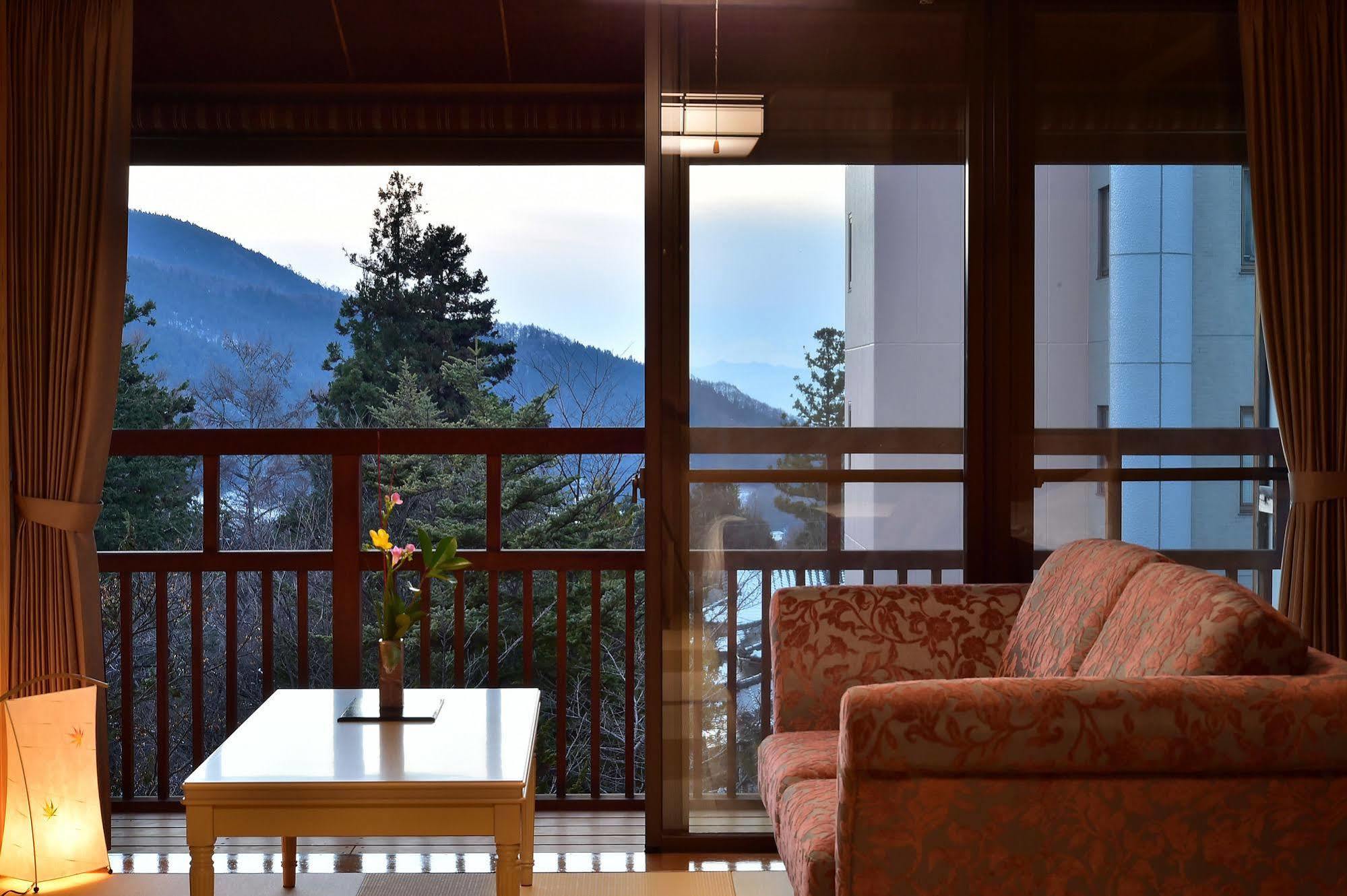 Senjukaku Hotel Яманучи Екстериор снимка