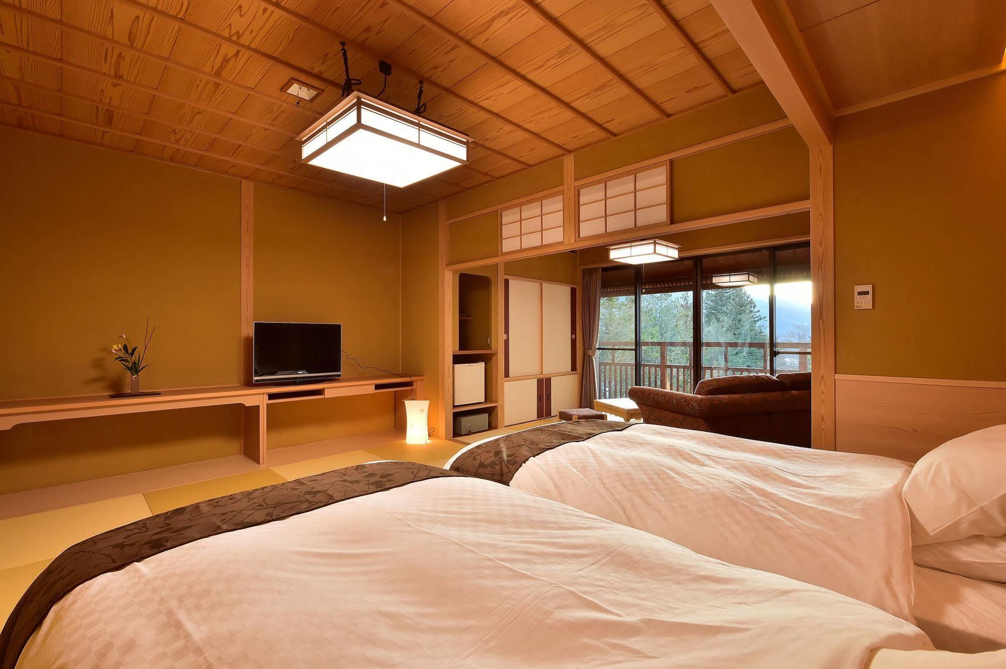 Senjukaku Hotel Яманучи Екстериор снимка